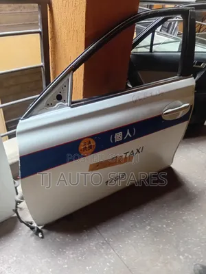 Mlango wa Toyota Crown 2016/2018 Upande wa Kushoto (Uliotumika)