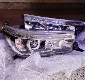 Vituvi vya Xenon kwa Toyota Hilux Revo 2018