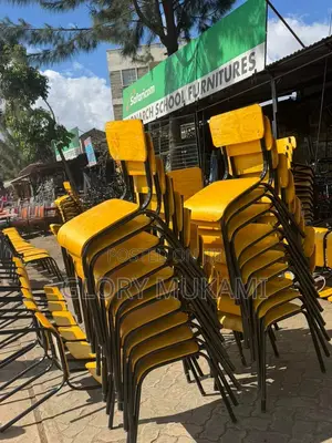 Viti vya Shule ya Sekondari vya Njano Vilivyopakwa Varnishi (Seti ya 4)