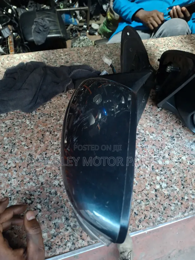 Nissan X-Trail NT32 Side Mirrors (Ex-Japan) - 1