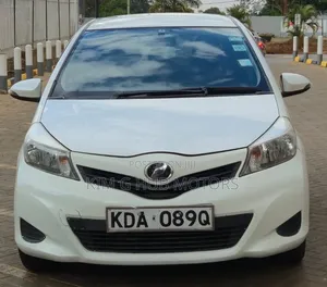Toyota Vitz 1.3 FWD 5dr 2014 Pearl