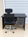 Boss Office Products Dawati la Ofisi ya Nyumbani na Kiti cha Ergonomic - 1