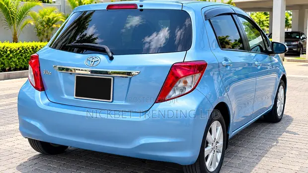 Toyota Vitz 2011 Bluu - 1