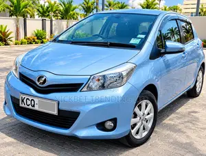 Toyota Vitz 2011 Bluu