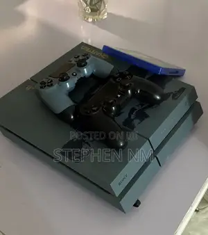 Sony PlayStation 4 (PS4) na Vidhibiti 2 & Mchezo 1