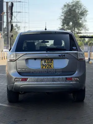 Mitsubishi Outlander 2014 Nyeupe