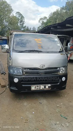 Toyota HiAce 2011 DX