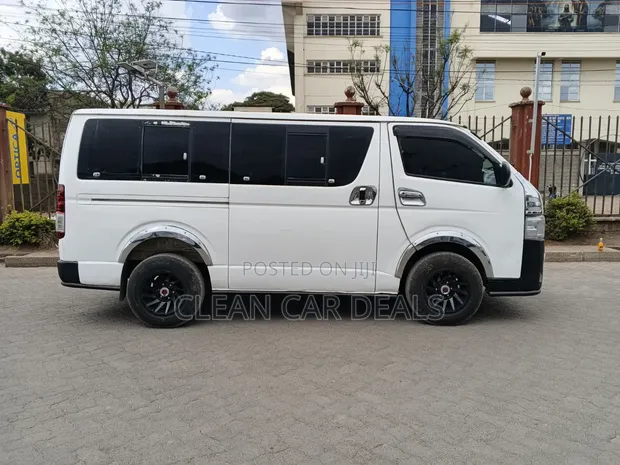 Toyota HiAce 2011 Diesel - 1