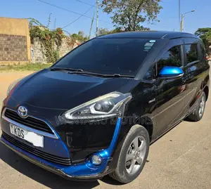Toyota Sienta Hybrid 2018