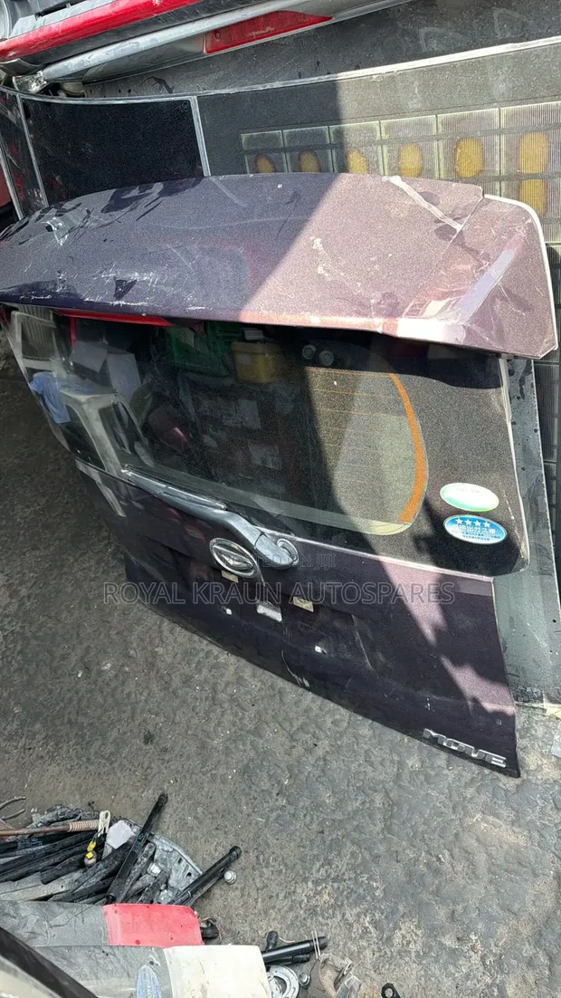 Daihatsu Move Boot/Tailgate - 1