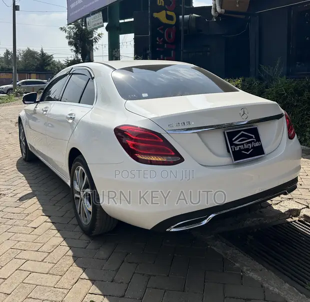 Mercedes-Benz C200 2017 - 1