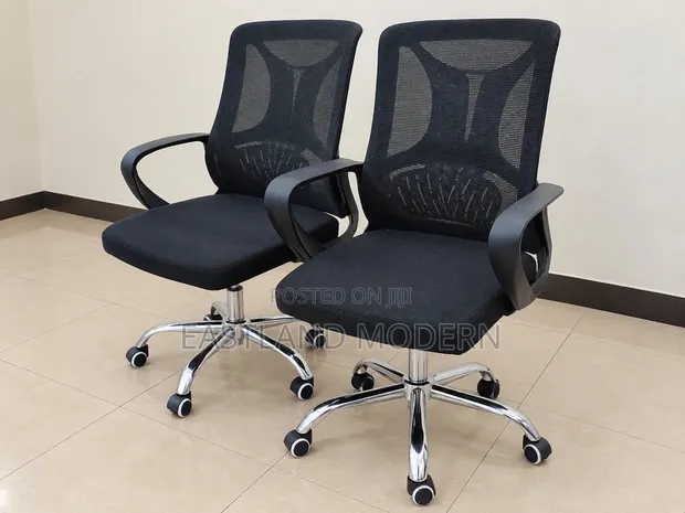 Black Mesh Office Chair with Adjustable Height - 1