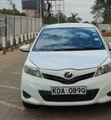 Toyota Vitz 2014 Nyeupe - 1