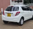 Toyota Vitz 2014 Nyeupe - 5