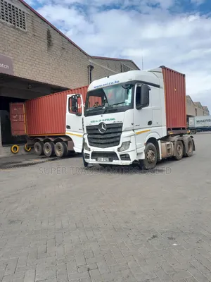 Super Transporters: Huduma za Usafirishaji wa Kimataifa