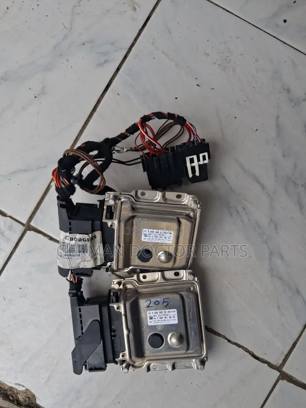 Mercedes-Benz W213 AdBlue Control Unit (Used) - 1