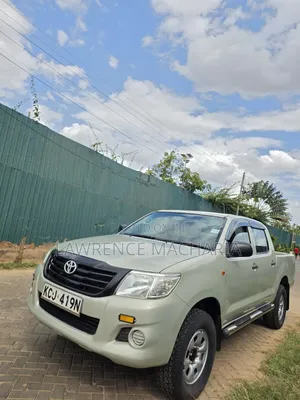 Toyota Hilux Double Cab 2016 Dhahabu