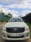 Toyota Hilux Double Cab 2016 Dhahabu - 2