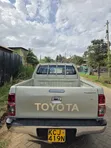 Toyota Hilux Double Cab 2016 Dhahabu - 4