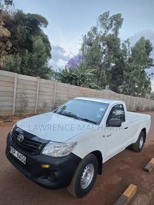 Toyota Hilux 2011 Nyeupe