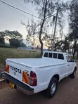 Toyota Hilux 2011 Nyeupe - 4