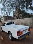Toyota Hilux 2011 Nyeupe - 5