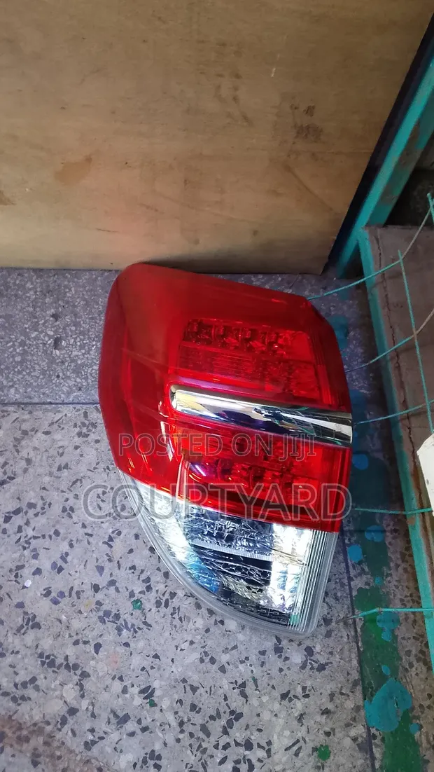 Toyota Vanguard 2013 Taillight - 1
