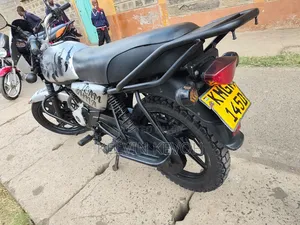 Bajaj Boxer 125 2024 Nyekundu