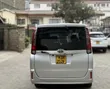 Toyota Noah 2017 Nyeupe - 5