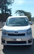 Toyota Voxy 2014 Nyeusi - 3
