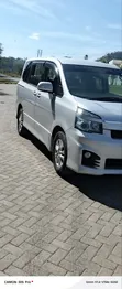 Toyota Voxy 2014 Nyeusi - 5