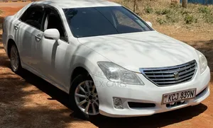 Toyota Crown Royal Saloon 2010