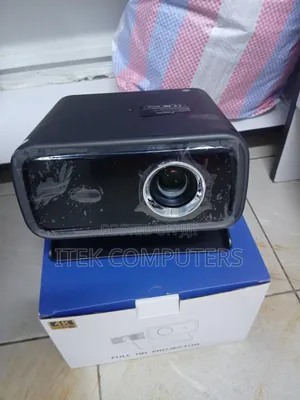CY900 Projector ya 1080p kwa Michezo ya Kubahatisha kwenye Skrini Kubwa