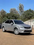 Toyota Axio 2014 Nyeupe - 1