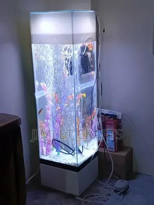 Akvarium Nyeupe ya Mita 4 na Goldfish