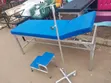 Kitanda cha Mitihani chenye Drip Stand na Stepping Stool - 1