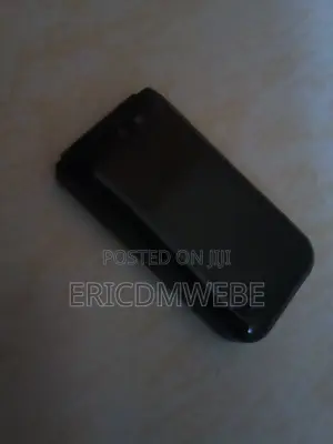 Nokia 2720 Flip 512GB Nyeusi