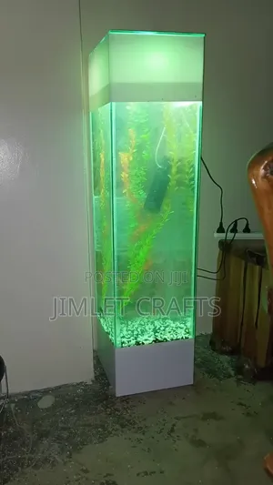 Aquarium Nyeupe ya Tower 5ft na Goldfish