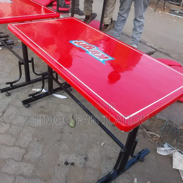 Meza ya Mgahawa Logo, Nyekundu na Nyeusi, 4x2 - 1