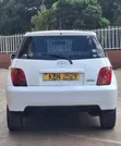 Toyota IST 2004 Nyeupe - 5