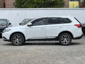 Mitsubishi Outlander 2015 Nyeupe