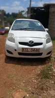 Toyota IST 2003 Nyeupe - 1