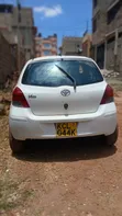 Toyota IST 2003 Nyeupe - 2