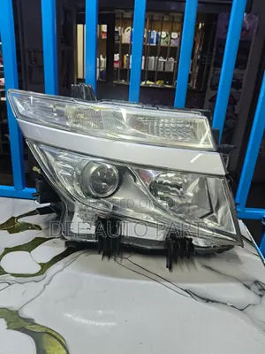 Nissan Elgrand Headlight (Used)