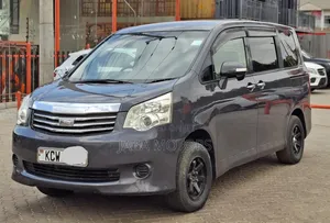 Toyota Noah 2012 Kijivu