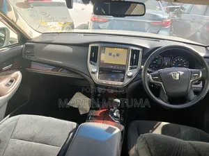 2018 Toyota Crown Royal Saloon Hybrid