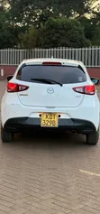 Mazda Demio 2018 Nyeupe - 2