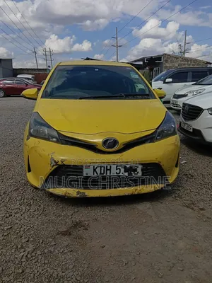 Toyota Vitz 2011 Njano