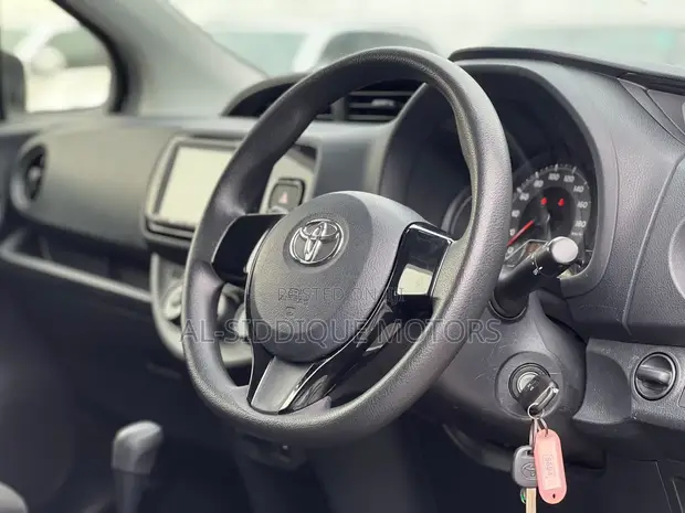 2019 Toyota Vitz 1.0 FWD 5dr White - 1