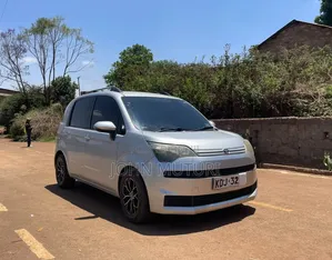 Toyota Spade 2014 Nyeupe